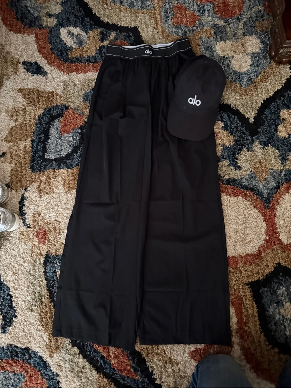 ALO Black Straight Pant with Baseball Cap Set. Pant size XS.